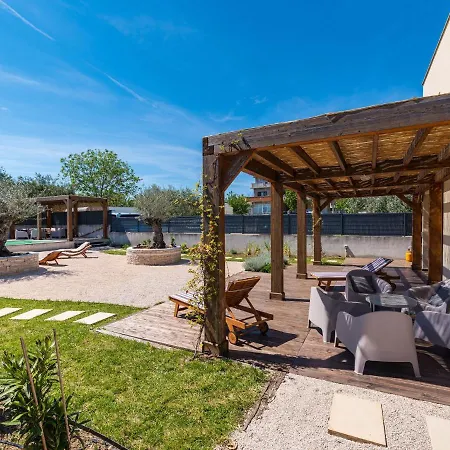 In With Private Pool And Garden Villa Bibinje
