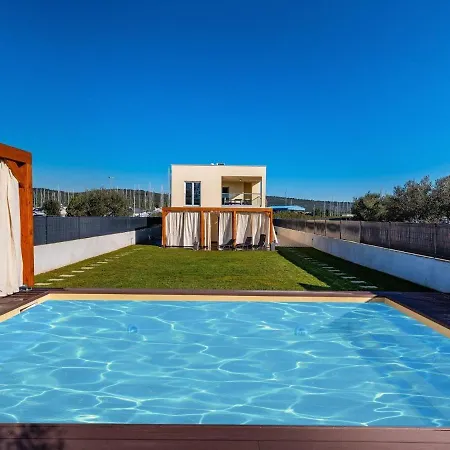 In With Private Pool And Garden Bibinje