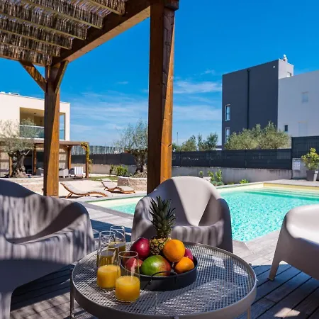 In With Private Pool And Garden Villa *
