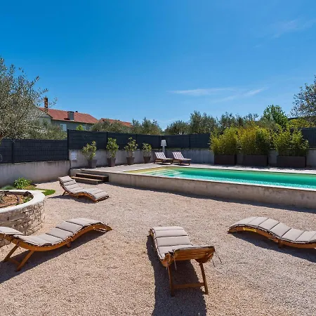 Villa In With Private Pool And Garden *