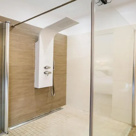 In With Private Pool And Garden *