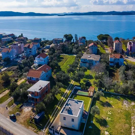 In With Private Pool And Garden Villa Bibinje