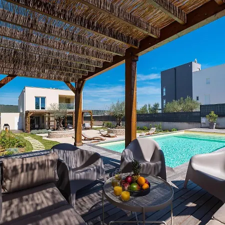 In With Private Pool And Garden