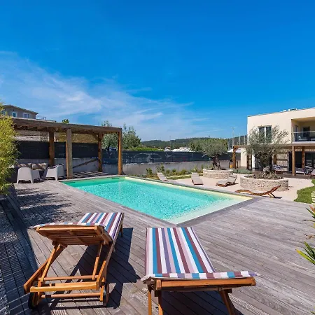 In With Private Pool And Garden Vila