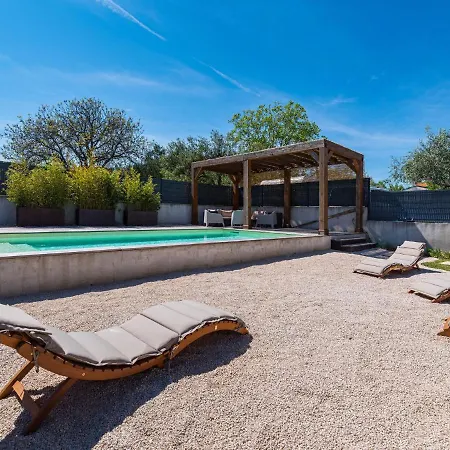 Vila In With Private Pool And Garden Bibinje