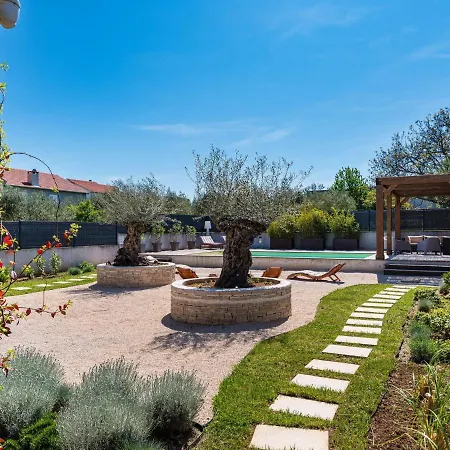 Vila In With Private Pool And Garden Bibinje