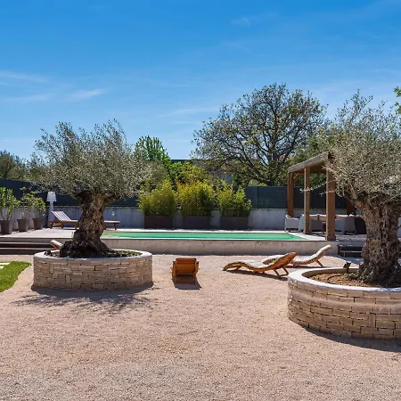 Villa In With Private Pool And Garden
