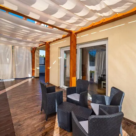 In With Private Pool And Garden Bibinje
